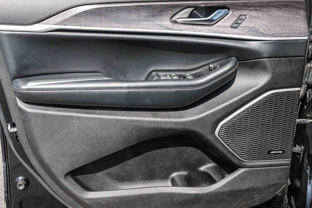 Thumbnail: 2022 Jeep Grand Cherokee - 29