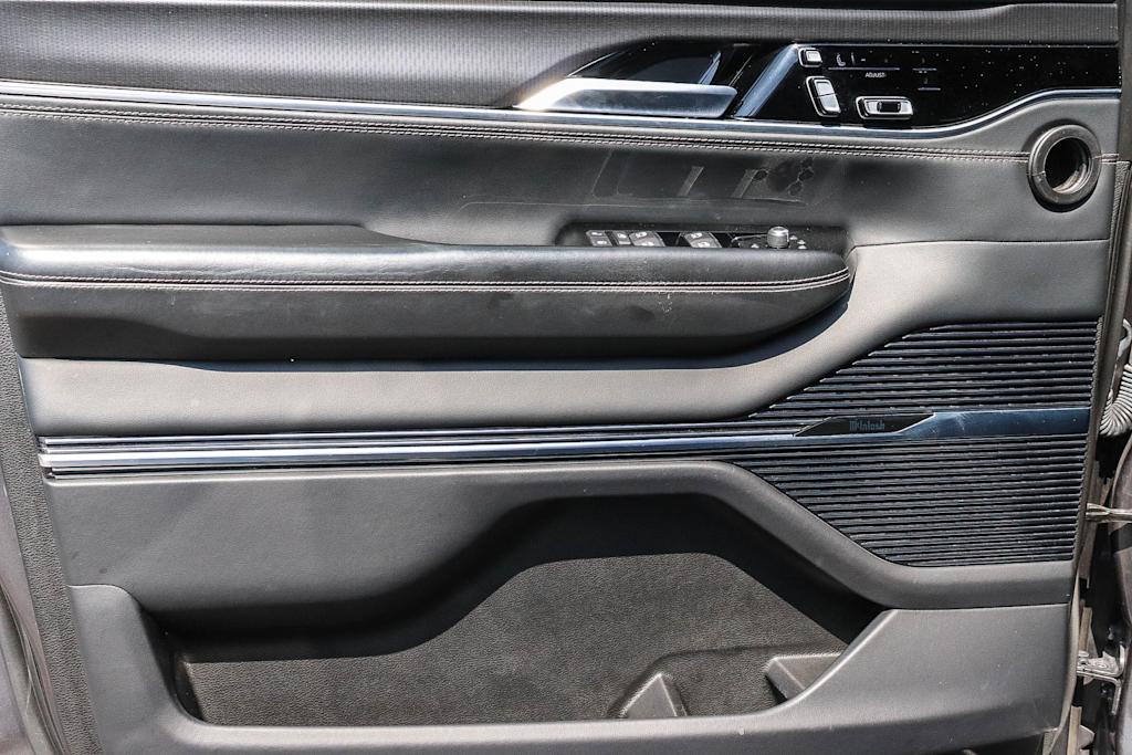 Thumbnail: 2024 Jeep Grand Wagoneer - 32