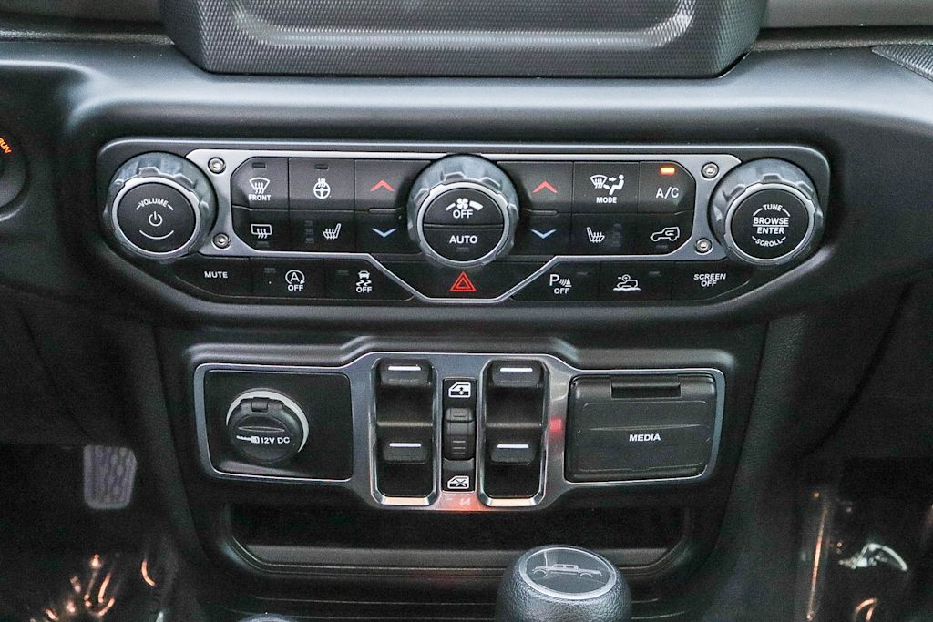Thumbnail: 2021 Jeep Gladiator - 24