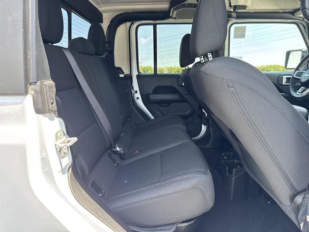 Thumbnail: 2023 Jeep Gladiator - 31