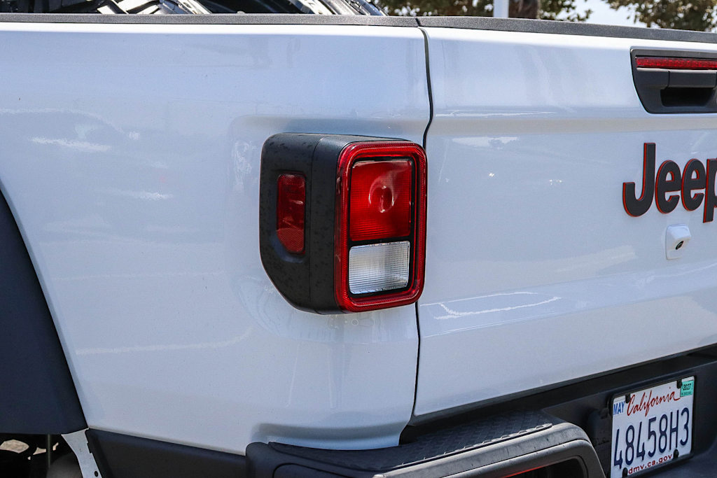 Thumbnail: 2021 Jeep Gladiator - 17