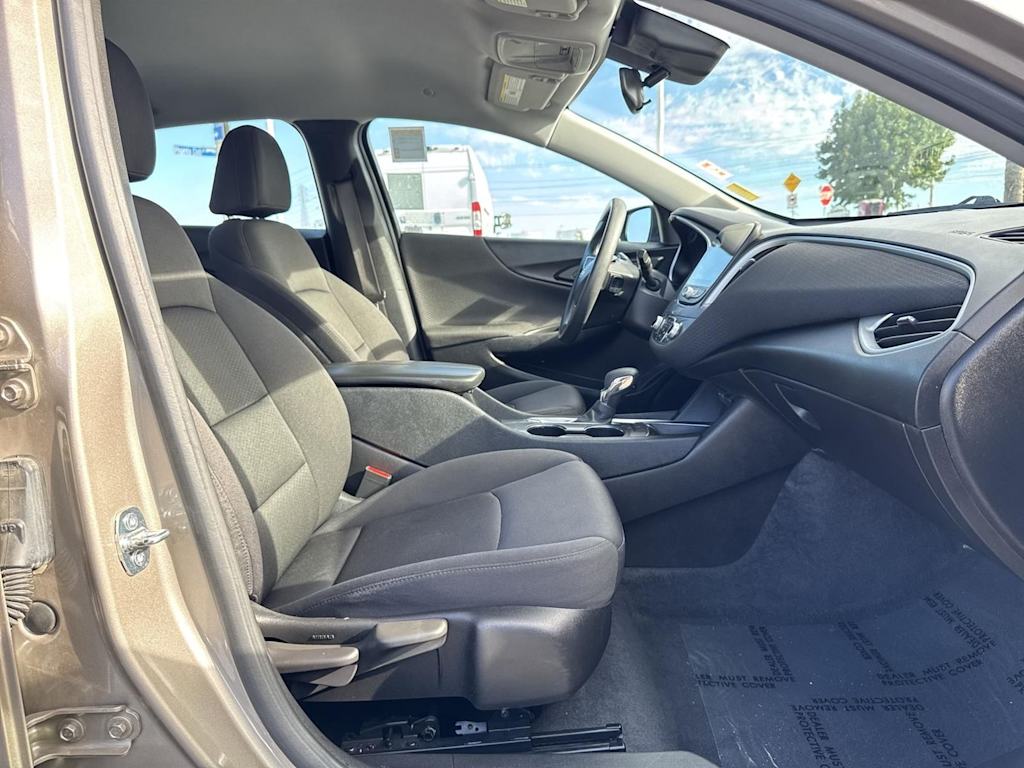 Thumbnail: 2023 Chevrolet Malibu - 32