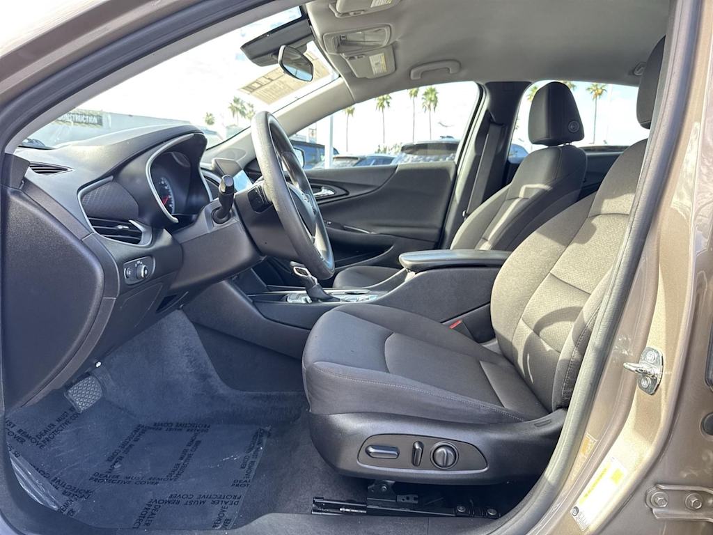 Thumbnail: 2023 Chevrolet Malibu - 9