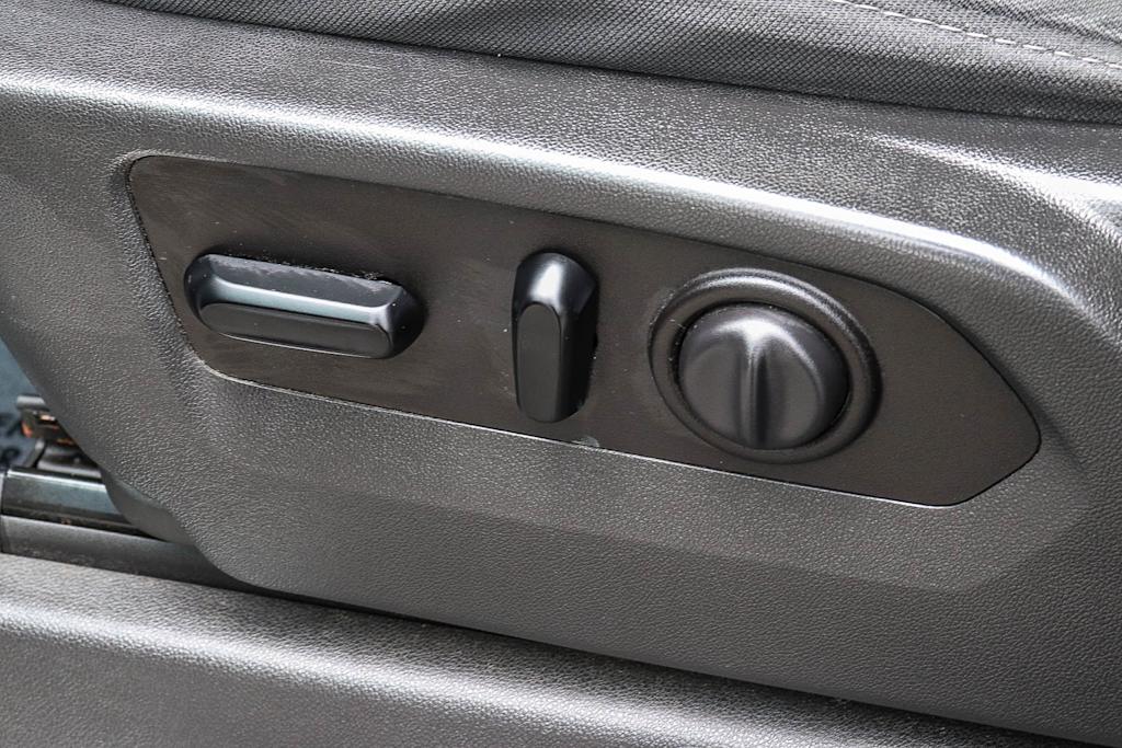 Thumbnail: 2020 Chevrolet Silverado 1500 - 30