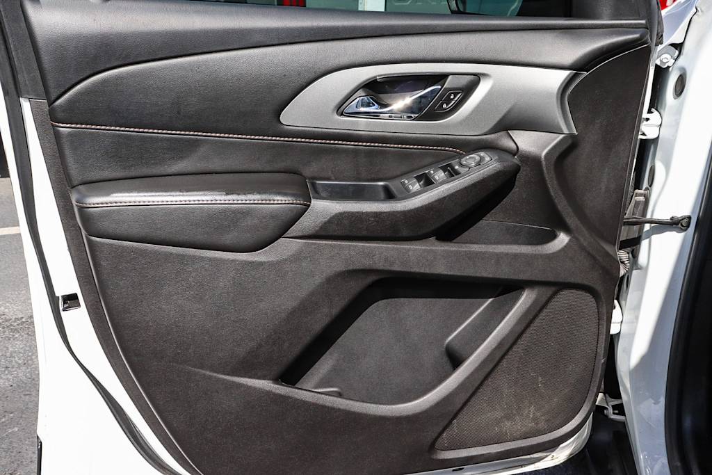 Thumbnail: 2021 Chevrolet Traverse - 25