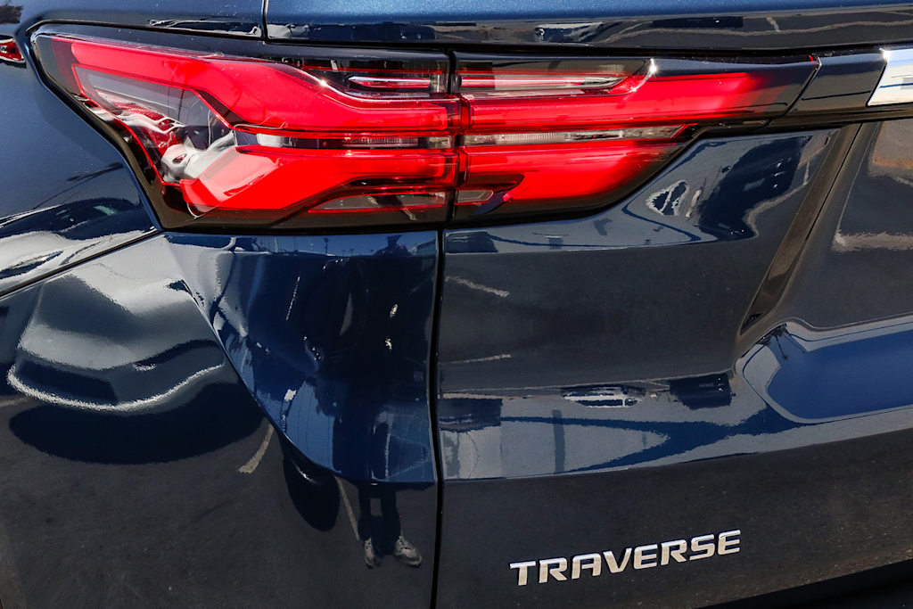 Thumbnail: 2023 Chevrolet Traverse - 18