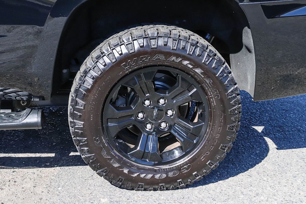 Thumbnail: 2019 Chevrolet Tahoe - 6