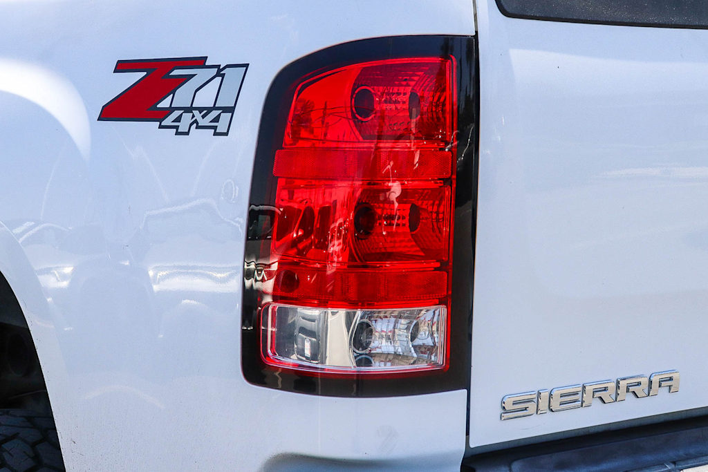Thumbnail: 2013 GMC Sierra 2500 - 17