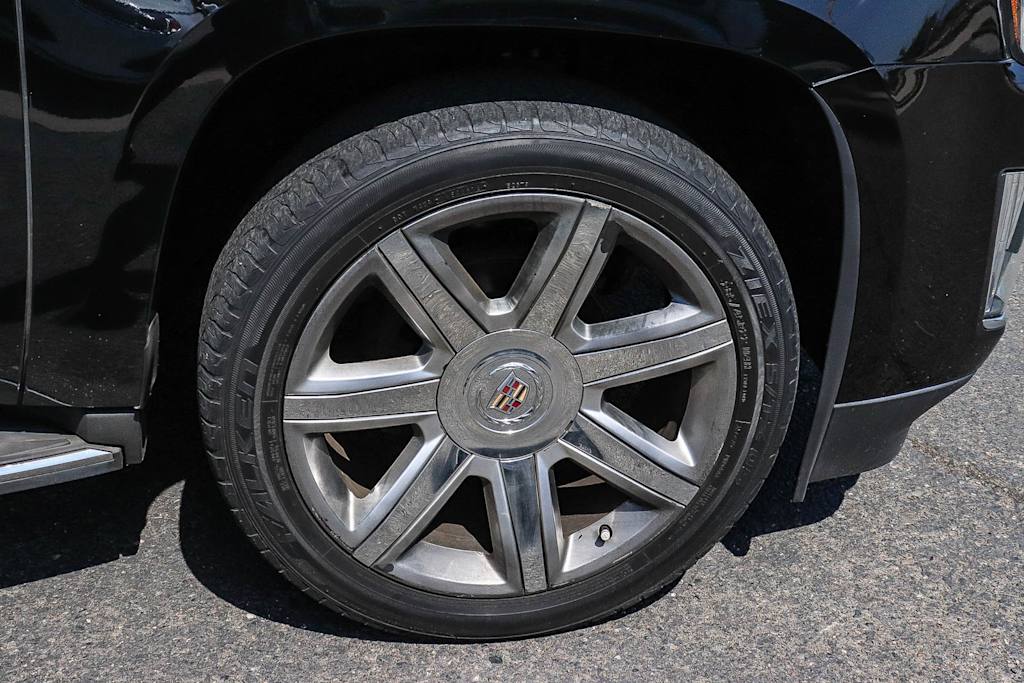 Thumbnail: 2015 Cadillac Escalade - 21