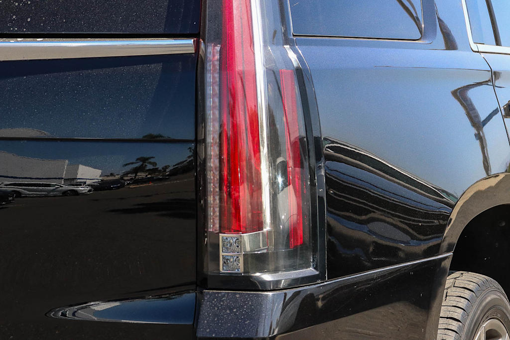 Thumbnail: 2015 Cadillac Escalade - 18
