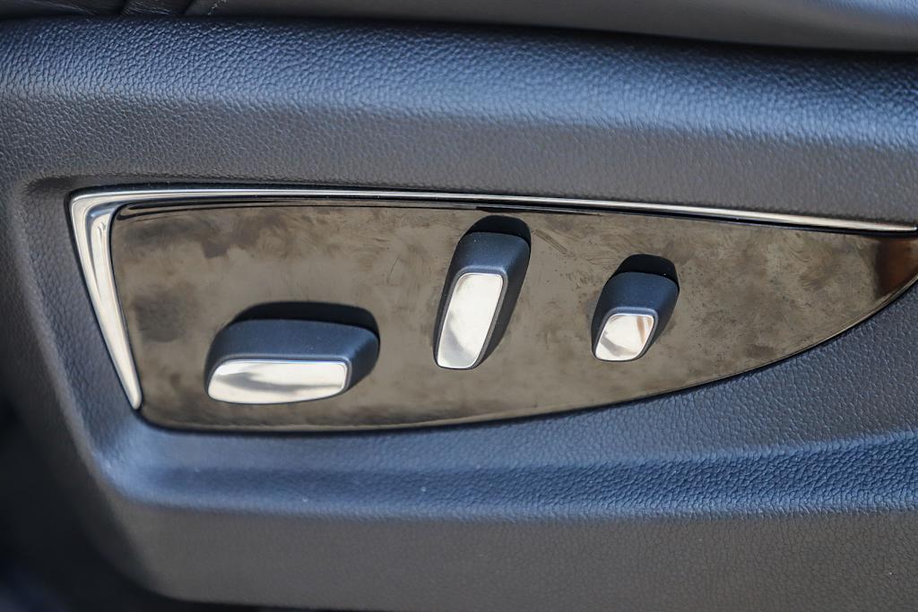 Thumbnail: 2015 Cadillac Escalade - 28