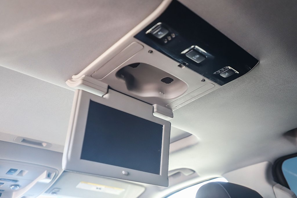 Thumbnail: 2015 Cadillac Escalade - 25
