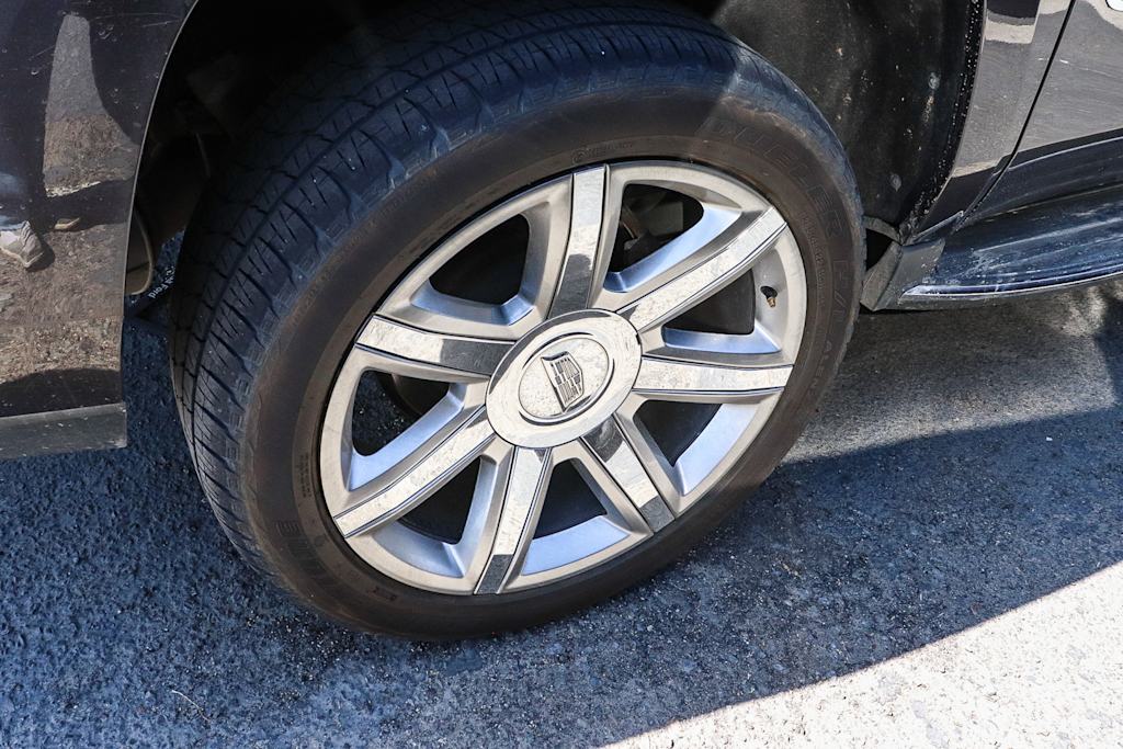 Thumbnail: 2016 Cadillac Escalade - 17