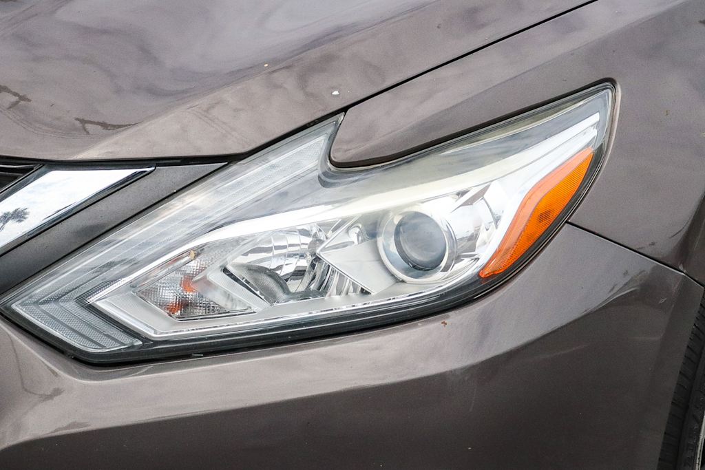 Thumbnail: 2017 Nissan Altima - 16
