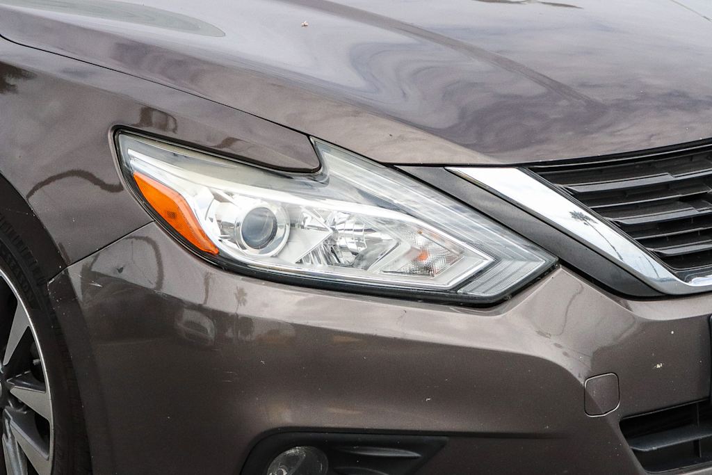 Thumbnail: 2017 Nissan Altima - 22