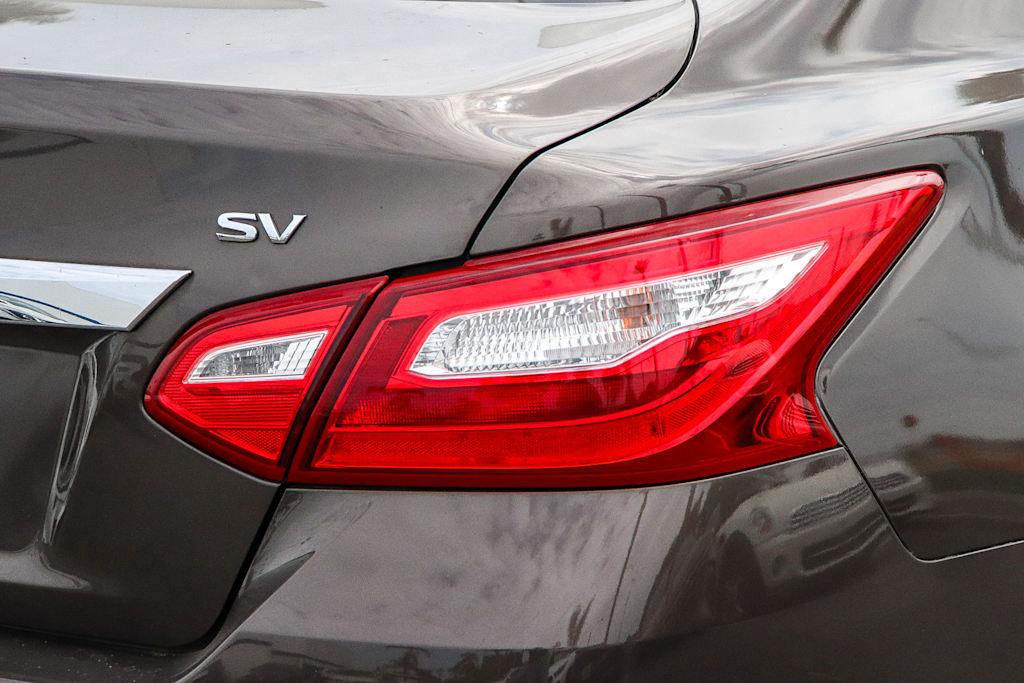 Thumbnail: 2017 Nissan Altima - 20