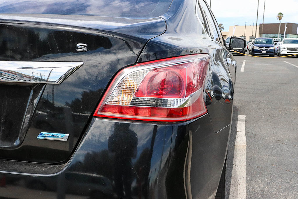 Thumbnail: 2013 Nissan Altima - 16