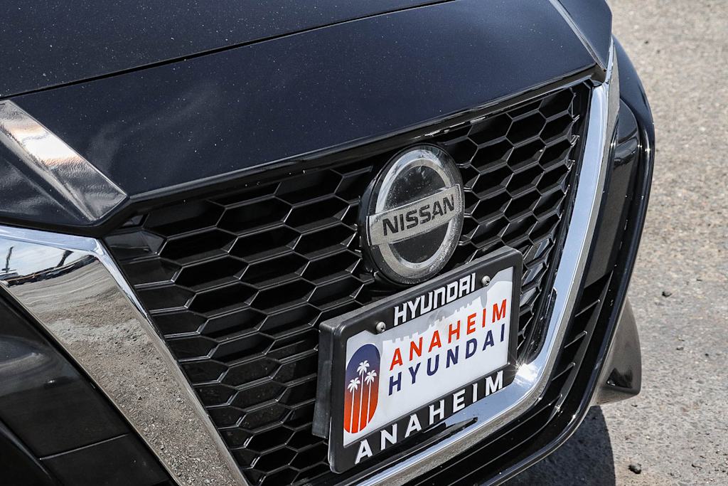 Thumbnail: 2019 Nissan Altima - 18