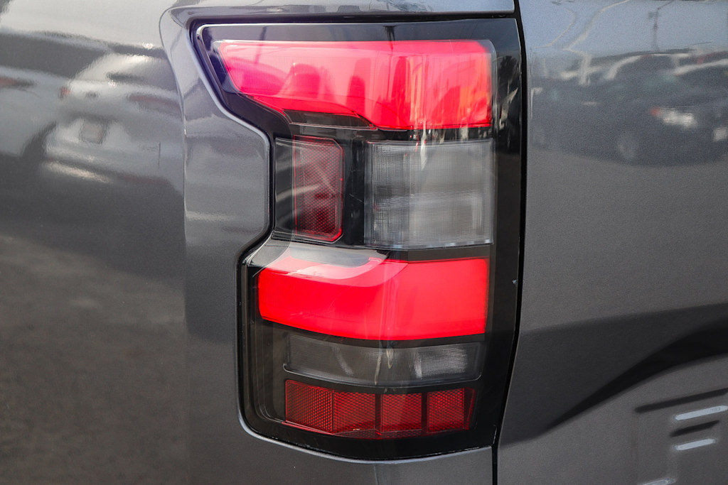 Thumbnail: 2022 Nissan Frontier - 17