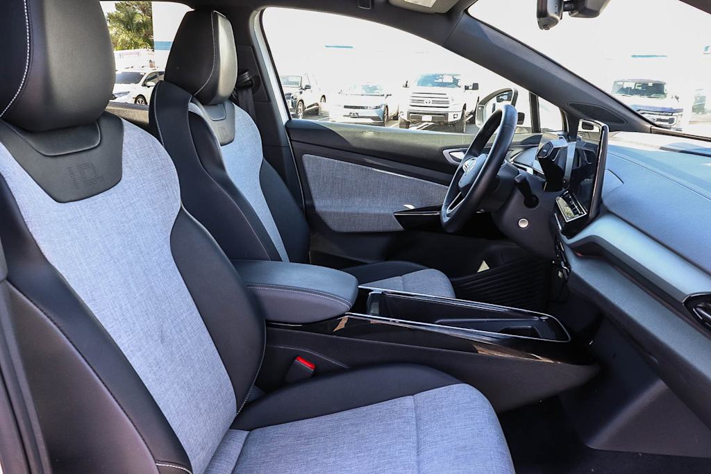 Thumbnail: 2023 Volkswagen ID.4 - 9