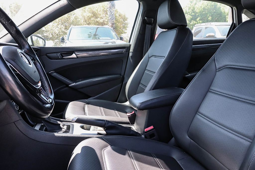 Thumbnail: 2021 Volkswagen Passat - 9