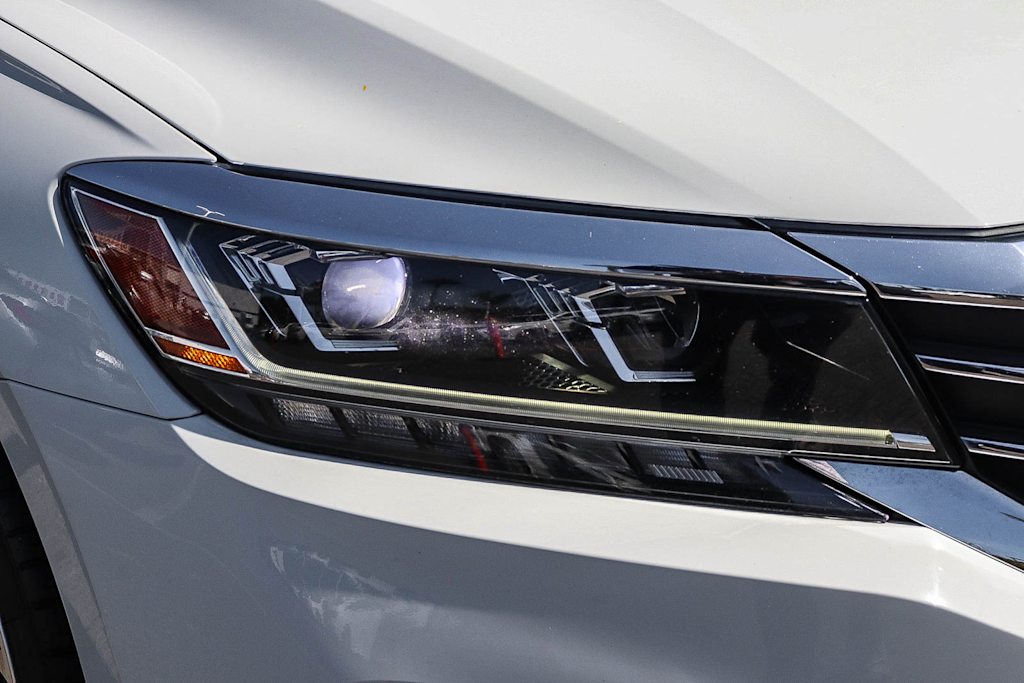 Thumbnail: 2021 Volkswagen Passat - 18