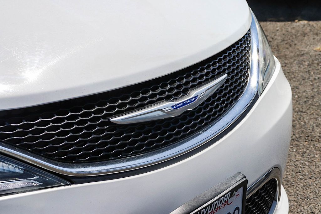 Thumbnail: 2019 Chrysler Pacifica - 19