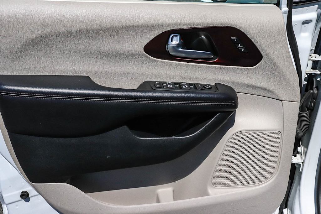 Thumbnail: 2019 Chrysler Pacifica - 30