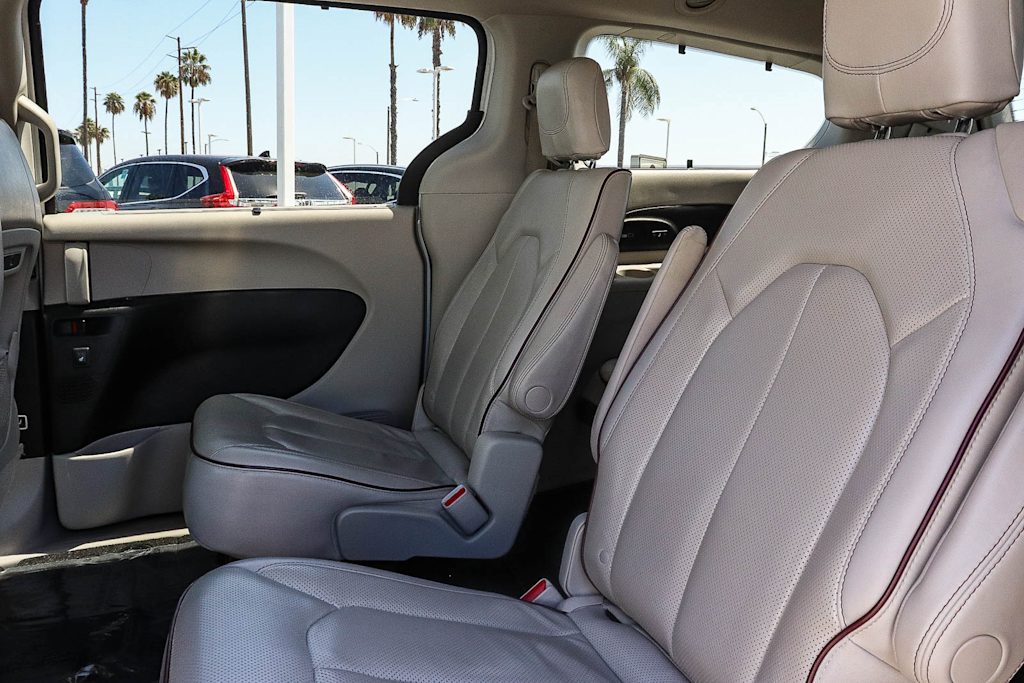 Thumbnail: 2019 Chrysler Pacifica - 12