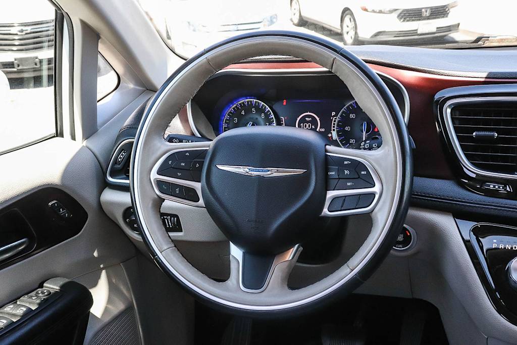 Thumbnail: 2019 Chrysler Pacifica - 9