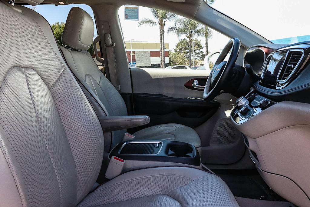 Thumbnail: 2019 Chrysler Pacifica - 10