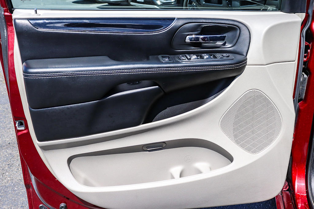 Thumbnail: 2019 Dodge Grand Caravan - 25