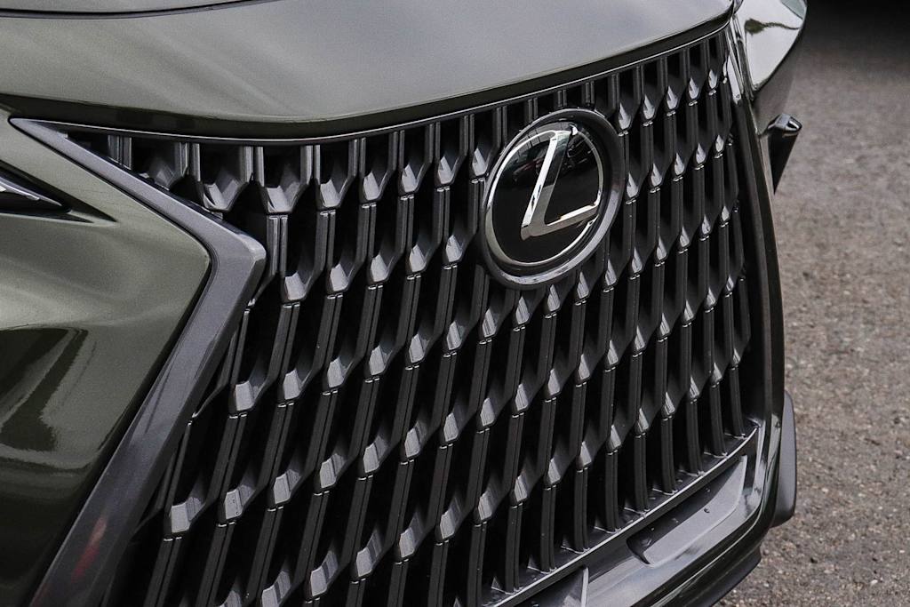 Thumbnail: 2024 Lexus ES - 16