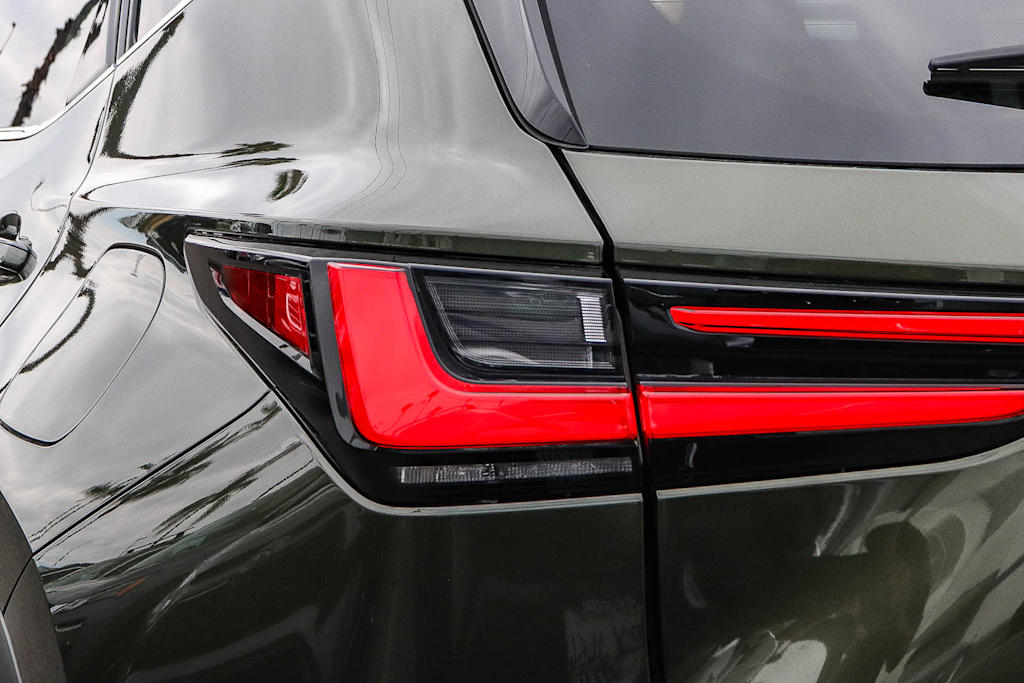 Thumbnail: 2024 Lexus ES - 18