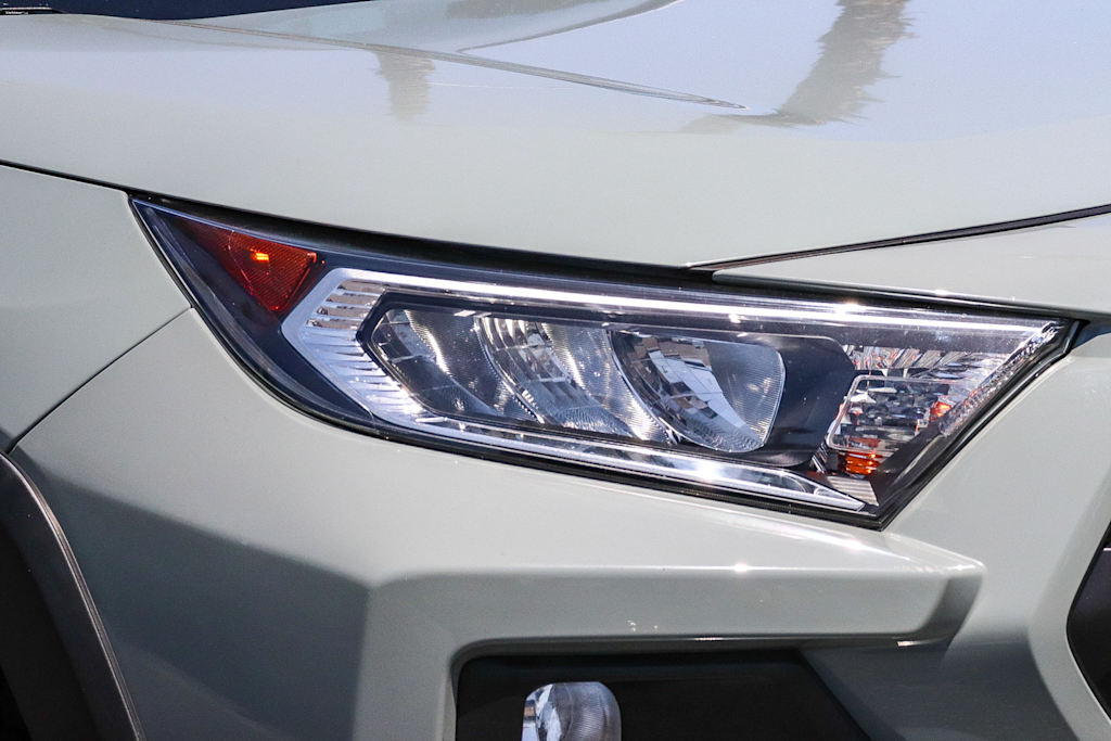 Thumbnail: 2019 Toyota RAV4 - 17