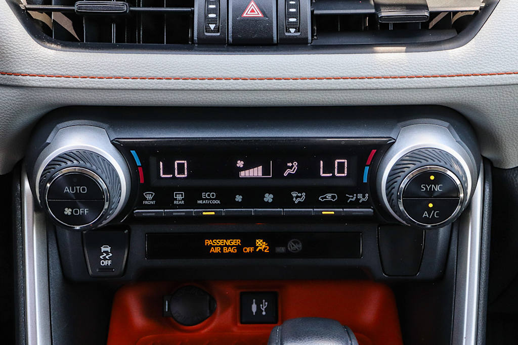 Thumbnail: 2019 Toyota RAV4 - 24