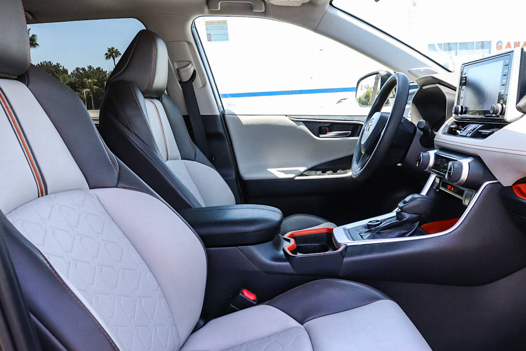Thumbnail: 2019 Toyota RAV4 - 9