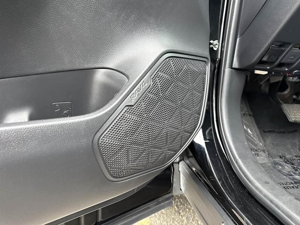 Thumbnail: 2022 Toyota RAV4 - 25