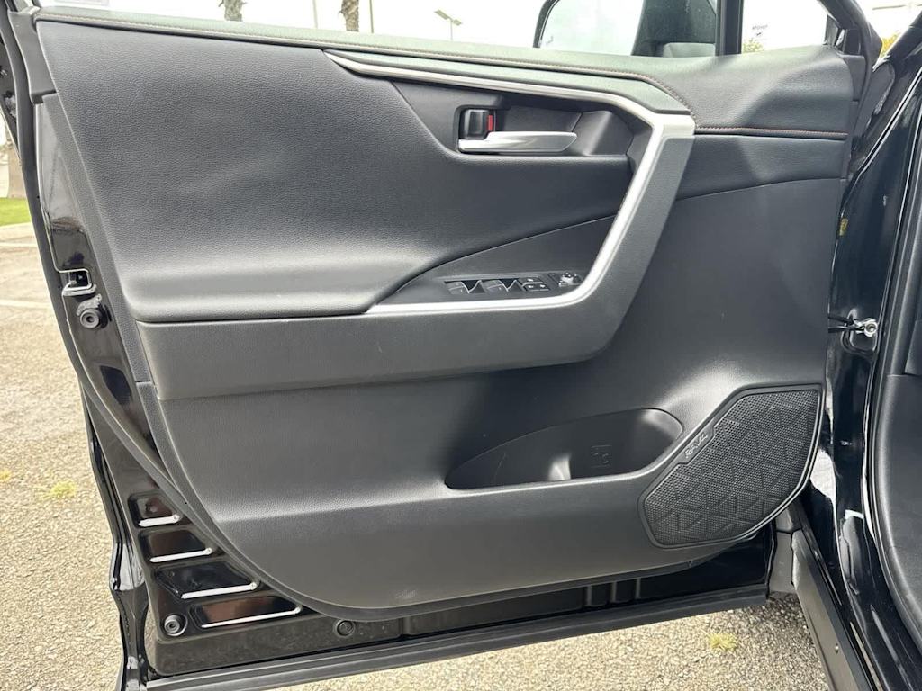 Thumbnail: 2022 Toyota RAV4 - 24