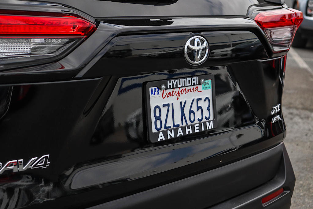 Thumbnail: 2022 Toyota RAV4 - 21