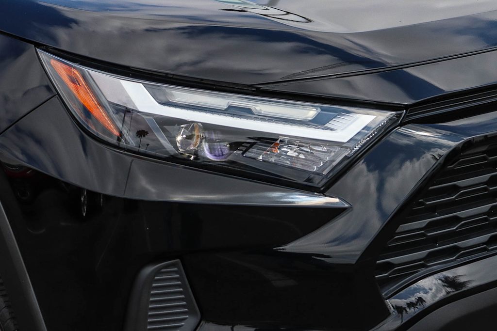 Thumbnail: 2022 Toyota RAV4 - 17