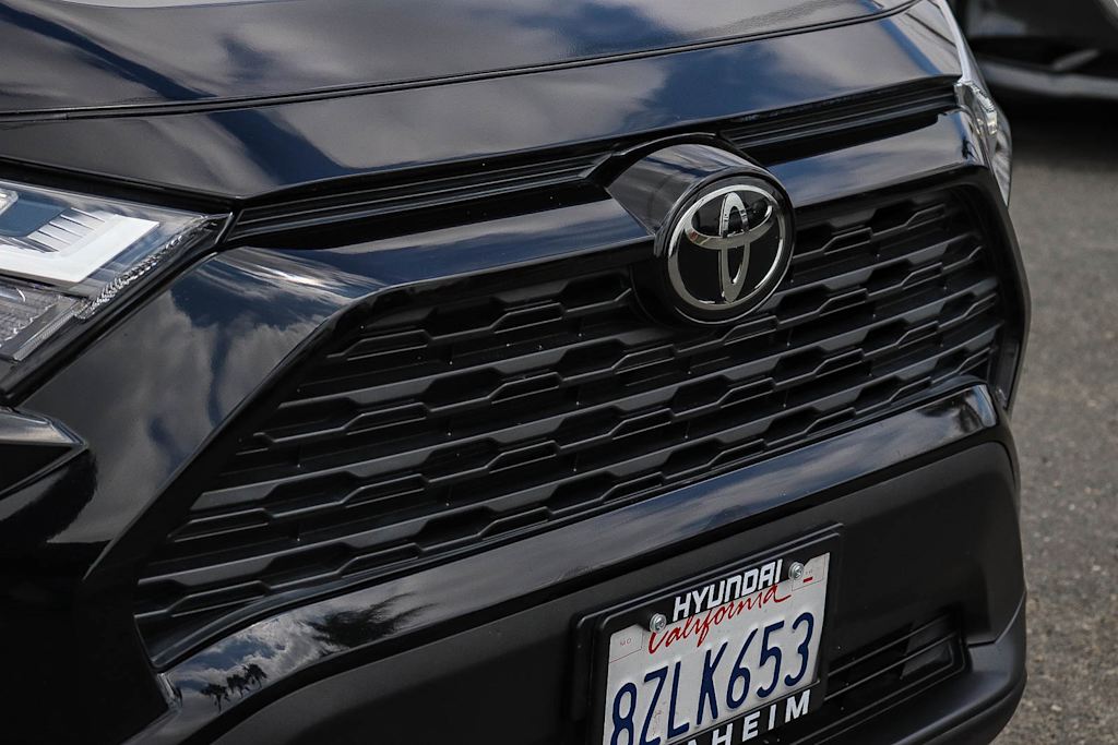 Thumbnail: 2022 Toyota RAV4 - 18