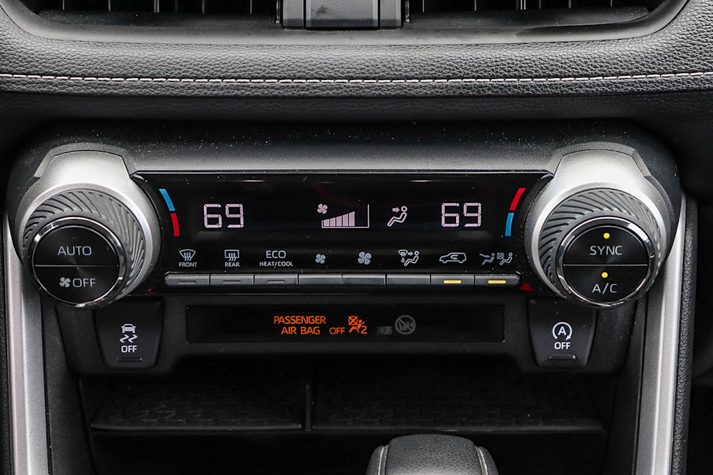 Thumbnail: 2022 Toyota RAV4 - 24
