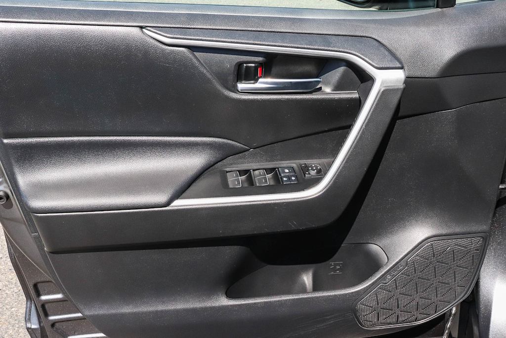Thumbnail: 2022 Toyota RAV4 - 28