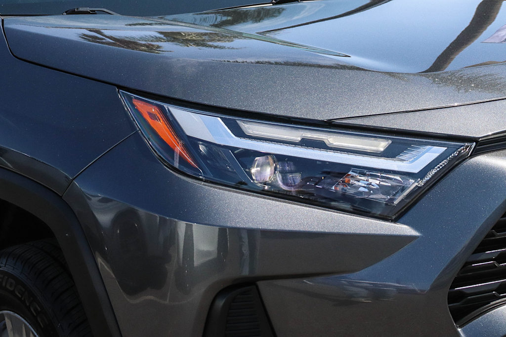 Thumbnail: 2022 Toyota RAV4 - 18