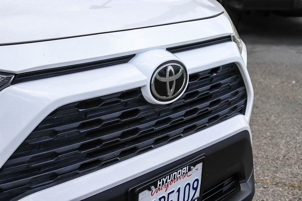 Thumbnail: 2022 Toyota RAV4 - 6