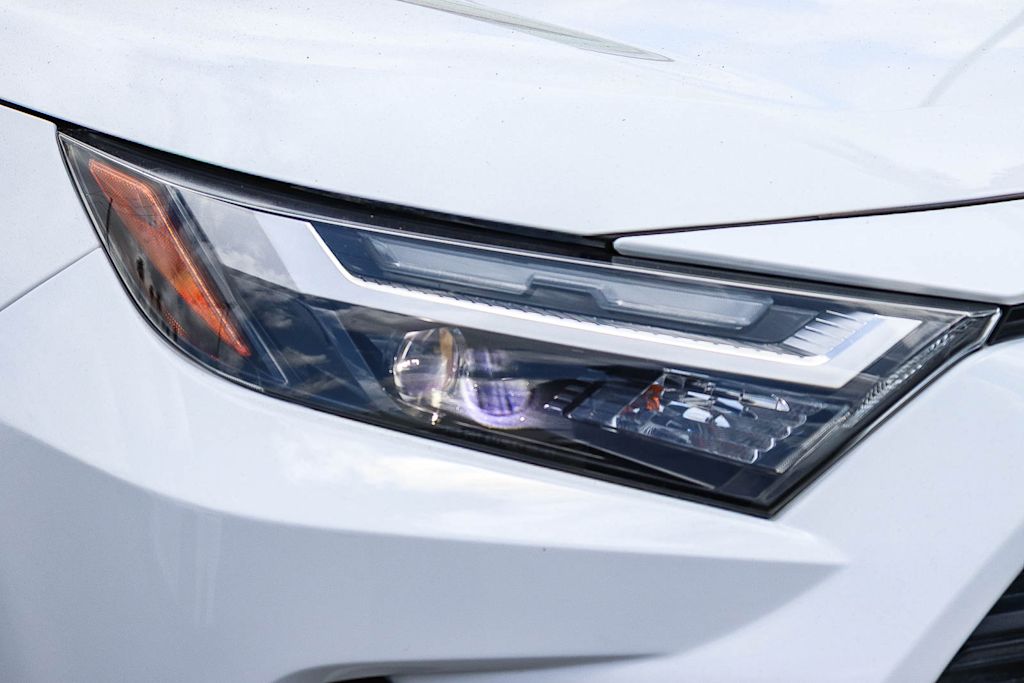 Thumbnail: 2022 Toyota RAV4 - 18