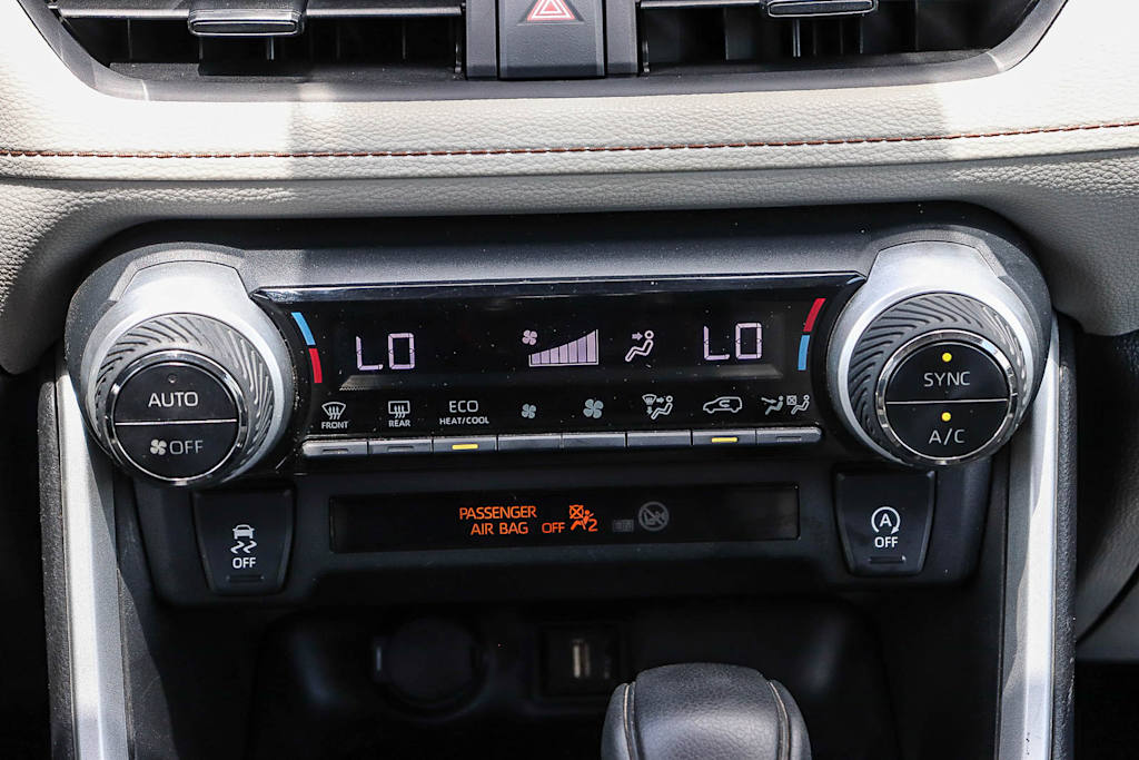 Thumbnail: 2022 Toyota RAV4 - 24