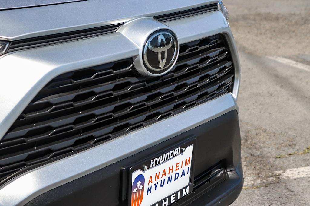 Thumbnail: 2020 Toyota RAV4 - 6