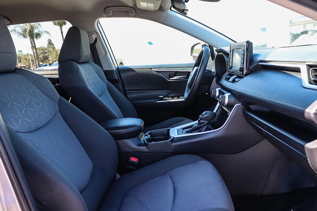 Thumbnail: 2020 Toyota RAV4 - 10